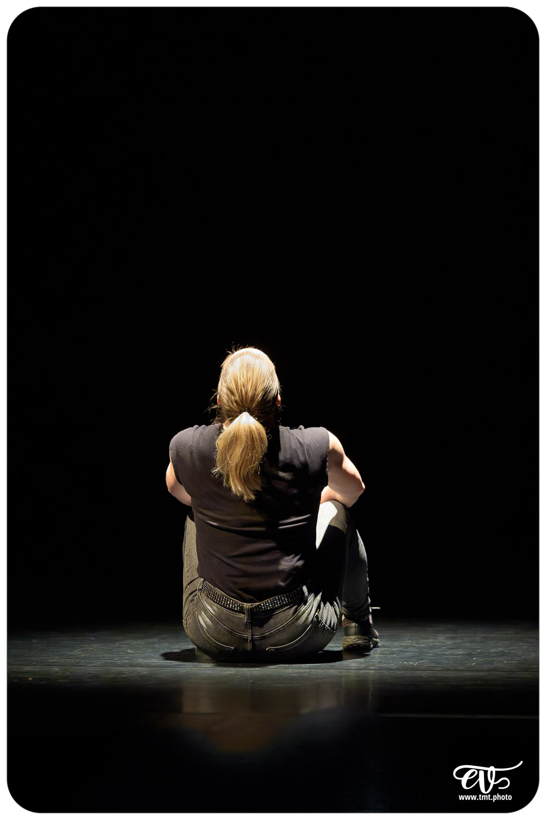 LES CHATOUILLES OU LA DANSE DE LA COLÈRE (ANDRÉA BESCOND)